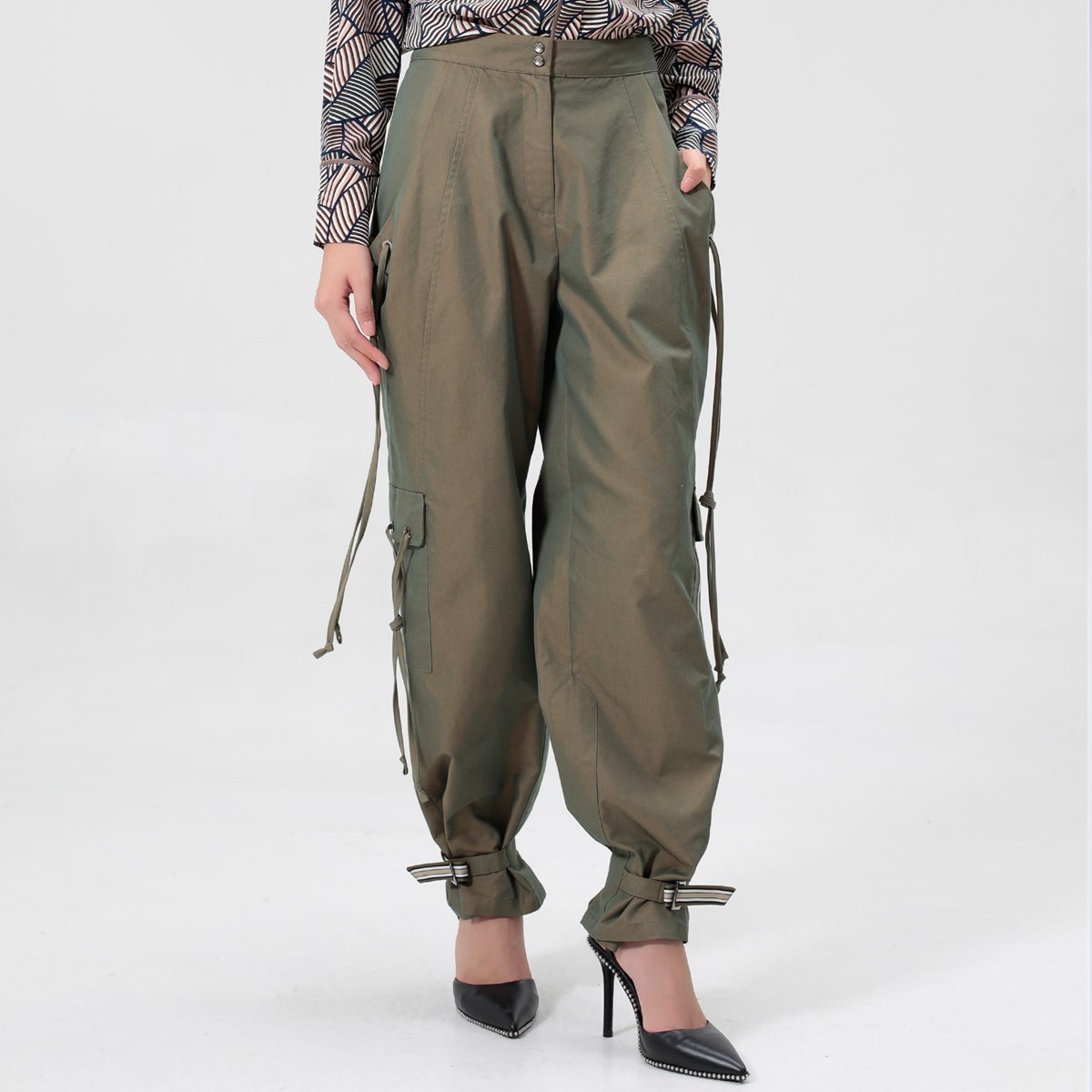 Vêtements Femme Combinaisons / Salopettes Smart & Joy LAURIER Vert kaki