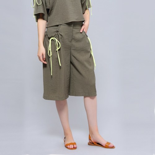 Vêtements Femme Shorts Audrey / Bermudas Smart & Joy COMBAVA Vert kaki