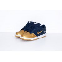 Chaussures Baskets basses Nike SB Dunk Low x Supreme Metallic Gold Navy Metallic Gold/Metallic Gold-Navy-White