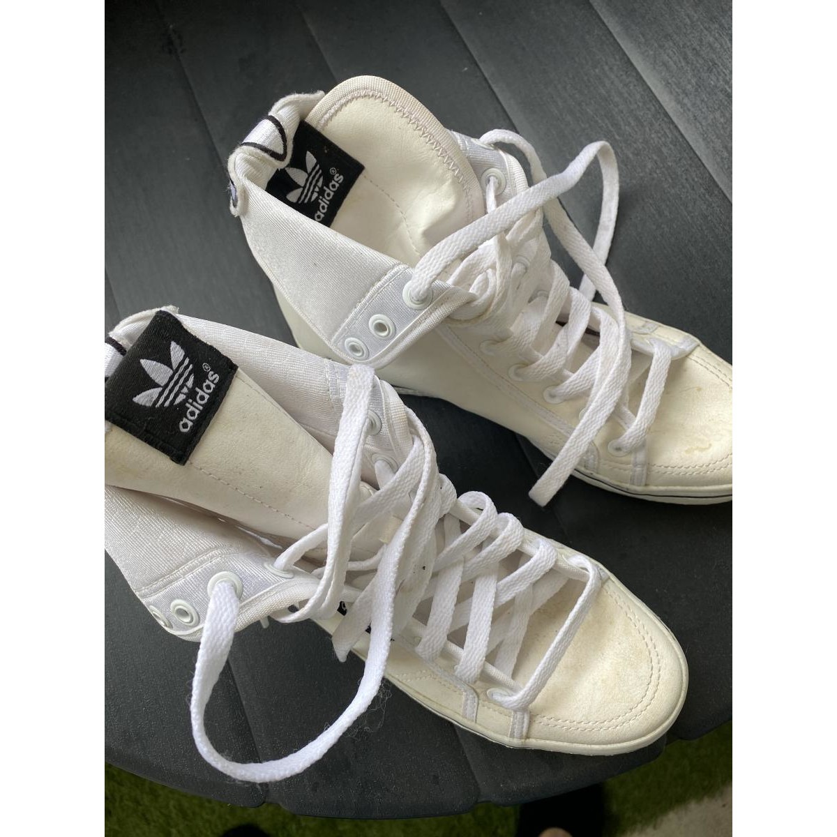 Chaussures Femme Seek Sand with adidas EVO Dune Colab Basket adidas Blanc