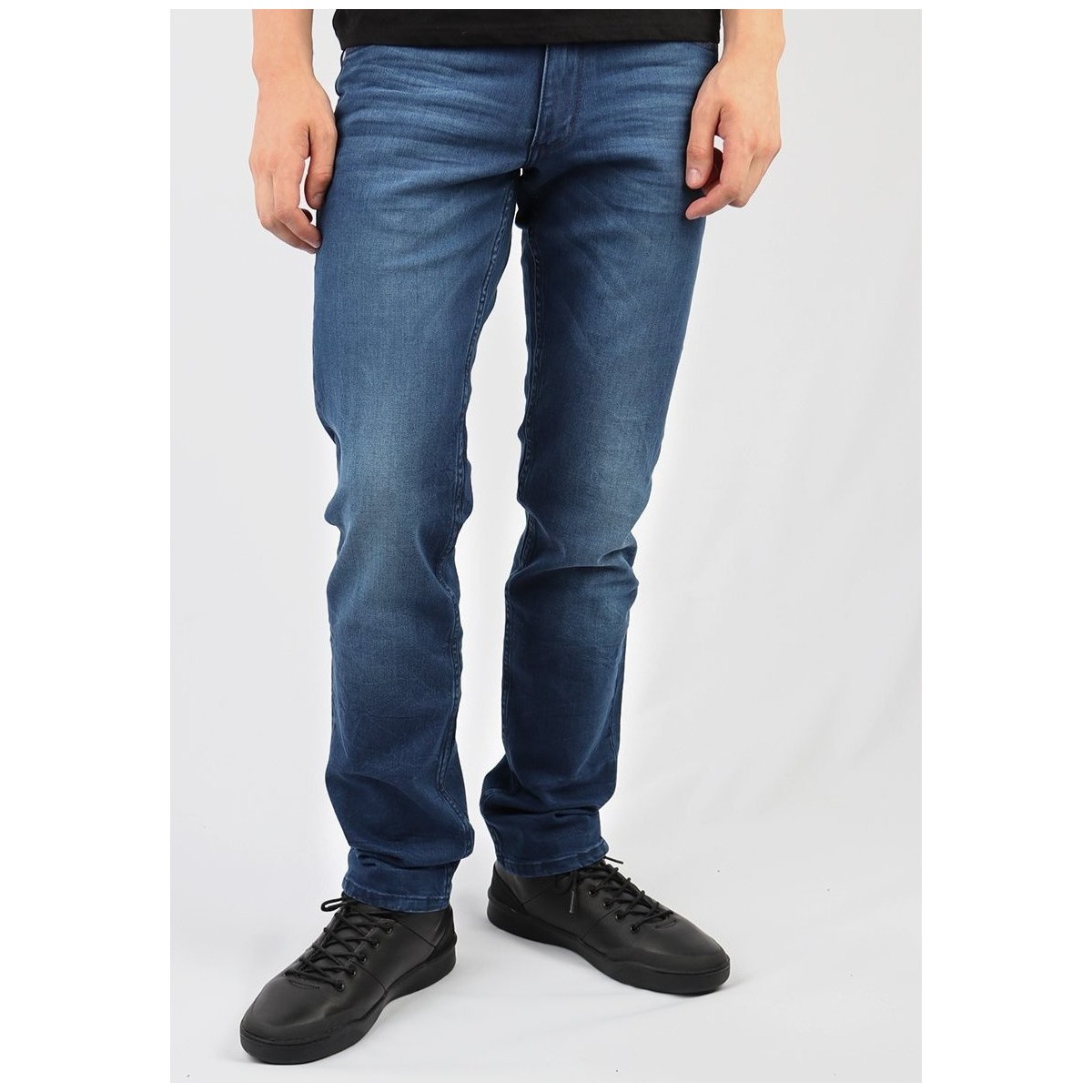 Vêtements Homme Jeans droit Wrangler Greensboro W15QEH76 Bleu