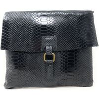 Sacs Femme Sacs Bandoulière a single black Chanel Classic Flap Bag work with every conceivable look COQUETTE E.L. Noir