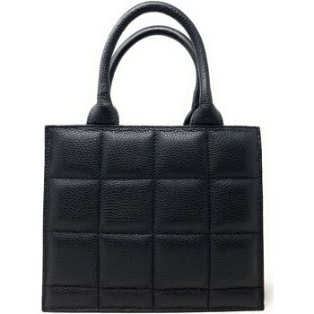 Sacs Femme Sacs Bandoulière a single black Chanel Classic Flap Bag work with every conceivable look RIVE GAUCHE Noir
