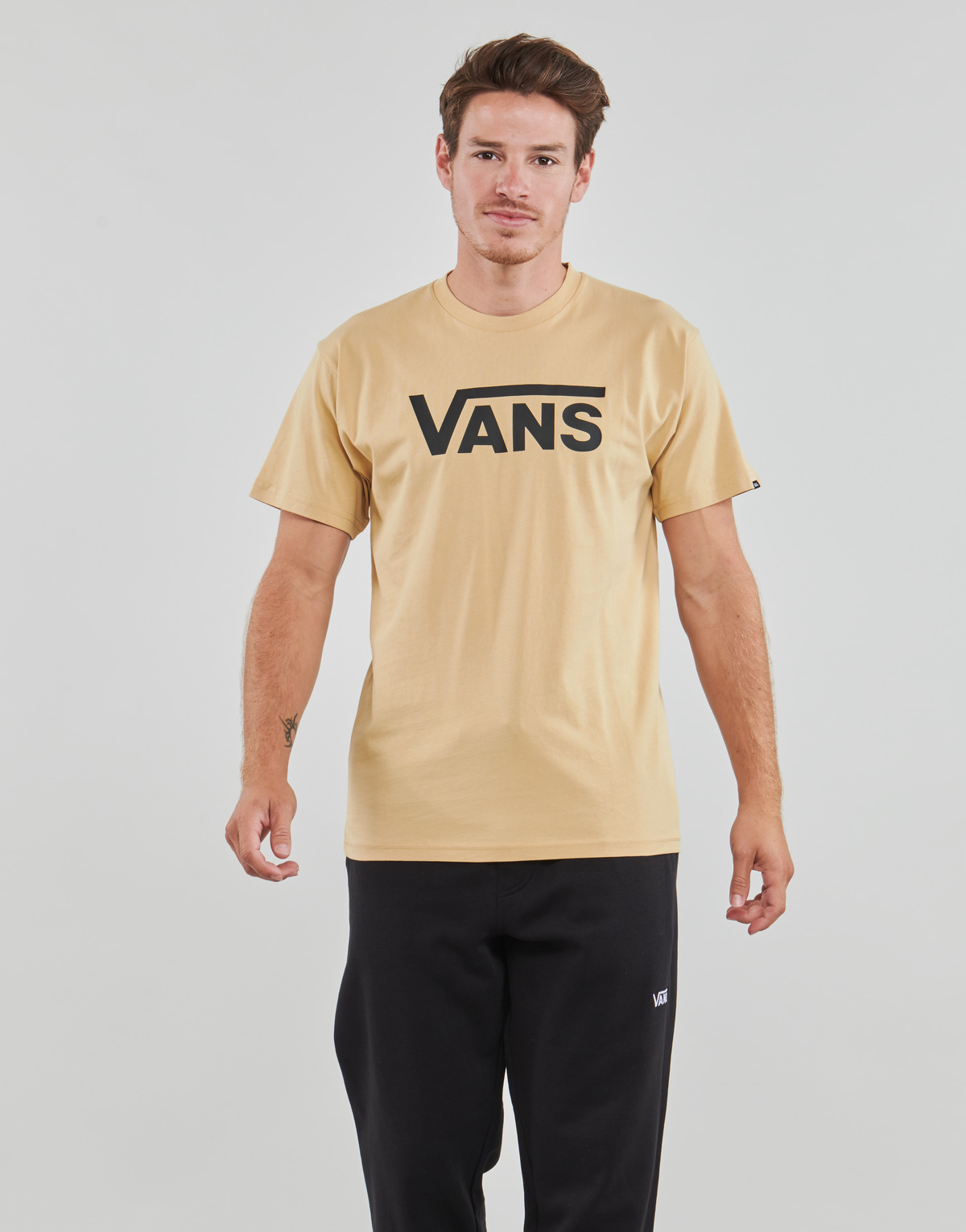 Vêtements Homme Los Angeles-based fashion brand mindseeker has teamed up with skate brand Vans VANS CLASSIC TAOS TAUPE-BLACK