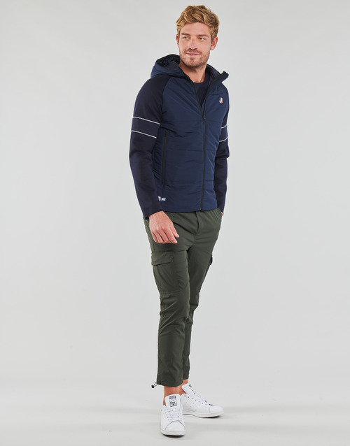 Don a casual yet comfortable look as you step out wearing the ™ Never Stop Growing T-Shirt JCOLOGAN HYBRID JACKET