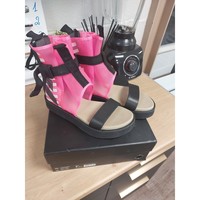 Chaussures Femme Sandales et Nu-pieds United nude Sandales Néon Pink Multicolore