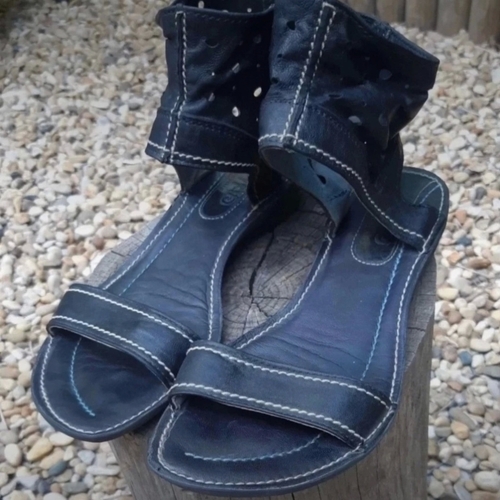 Khrio Sandales KHRIO Noir - Chaussures Sandale Femme 20,00 €
