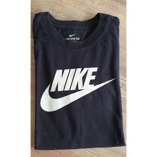 Vêtements Femme T-shirts manches courtes Nike ct2299 Tee-shirt Nike ct2299 Noir