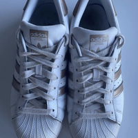 Chaussures Femme Baskets basses adidas Originals Basket Superstar Adidas blanche/dorée T. 41 1/3 Blanc
