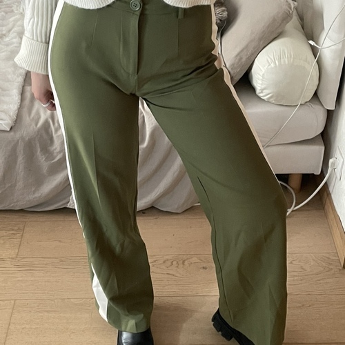 Vêtements Femme Bougeoirs / photophores Jennyfer Pantalon large Kaki