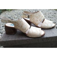 Chaussures Femme Sandales et Nu-pieds Moma Sandales Moma Beige