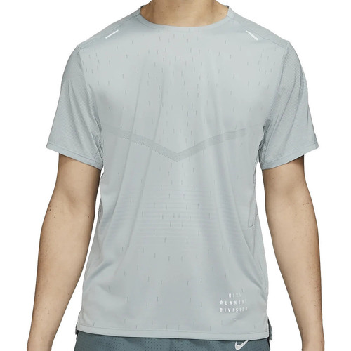Vêtements Homme T-shirts manches courtes Nike DA1305-019 Vert