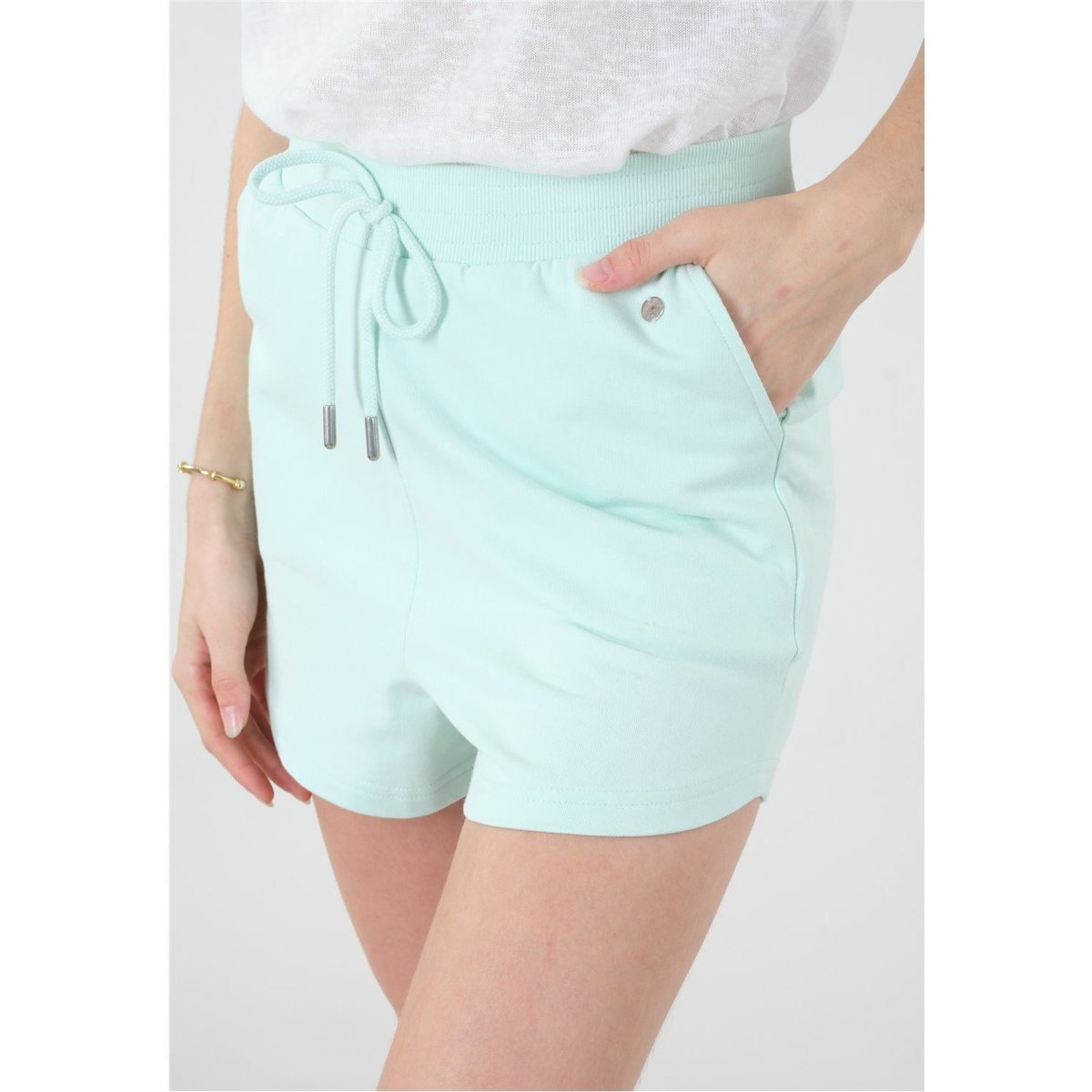 Vêtements Femme Winnifred Shorts / Bermudas Deeluxe Short NAHYA Vert