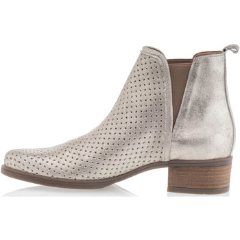 stacey griffith soulcycle brunello cucinelli sneakers style