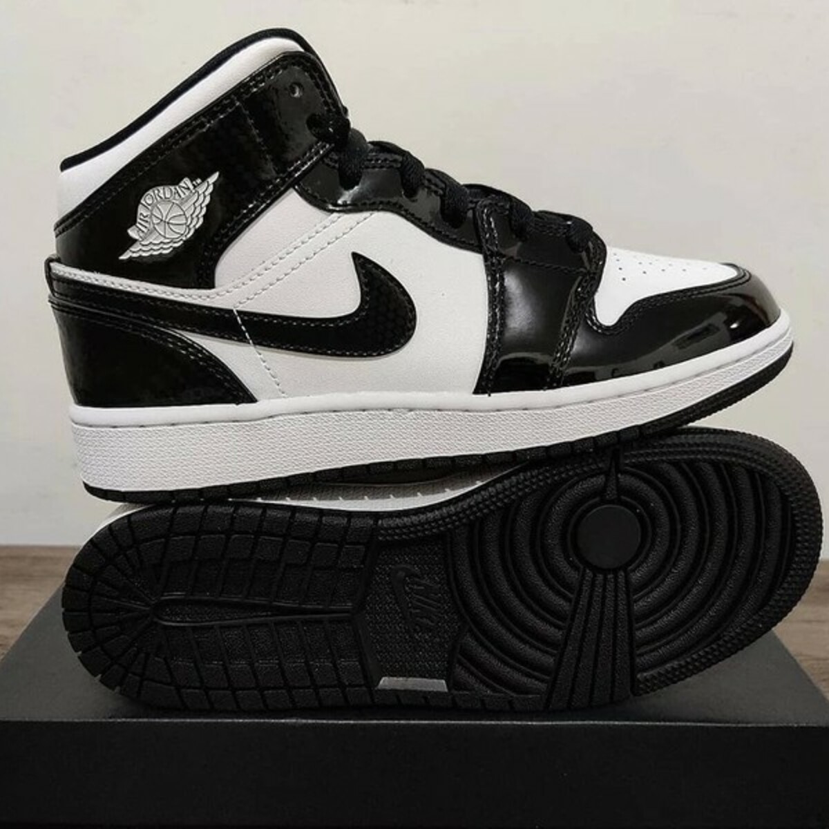 Chaussures Homme Baskets montantes Air solebyjc Jordan Air solebyjc Jordan 1 Noir