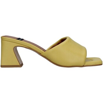 Chaussures Femme Sandales et Nu-pieds Angel Alarcon 23041-528F Jaune