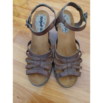 Chaussures Femme Sandales et Nu-pieds Kickers Sandales à talons en cuir Marron
