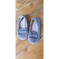 Chaussures Fille Ballerines / babies Unisa MOCASSINS NUBUCK TAUPE FILLE taille 28 Gris