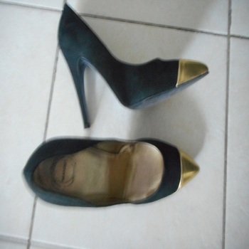 Chaussures Femme Escarpins Mango Escarpins Mango daim noir, bout doré Noir
