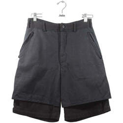 Cropped shorts Drawstring for adjusting waist Side pockets Label with logo