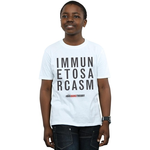 Vêtements Garçon T-shirts manches courtes The Big Bang Theory Immune To Sarcasm Blanc