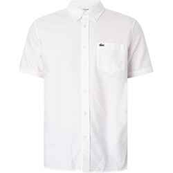 Vêtements Homme Chemises manches courtes Lacoste Chemise à manches courtes avec logo régulier Blanc