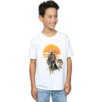 Vêtements Garçon T-shirts manches courtes Disney The Mandalorian Sunset Poster Blanc