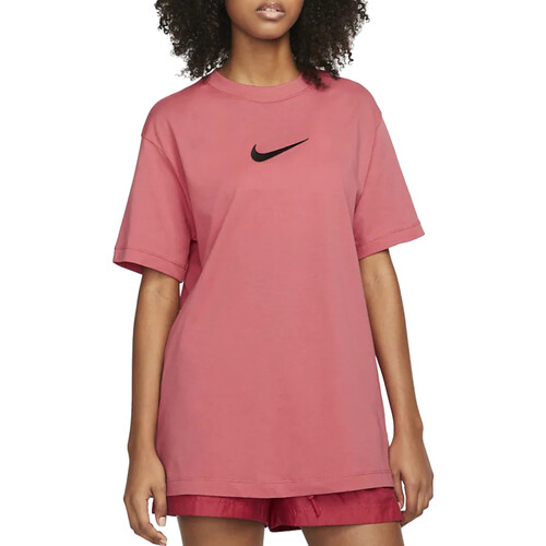 Vêtements Femme T-shirts manches courtes Nike standard FD1129 Rouge