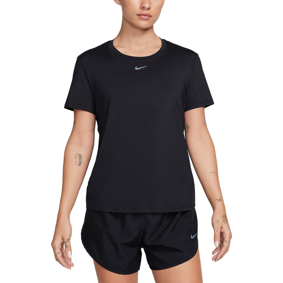 Vêtements Femme T-shirts manches courtes Nike FN2798 Noir