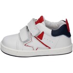 Mens low-top lifestyle and activewear shoe