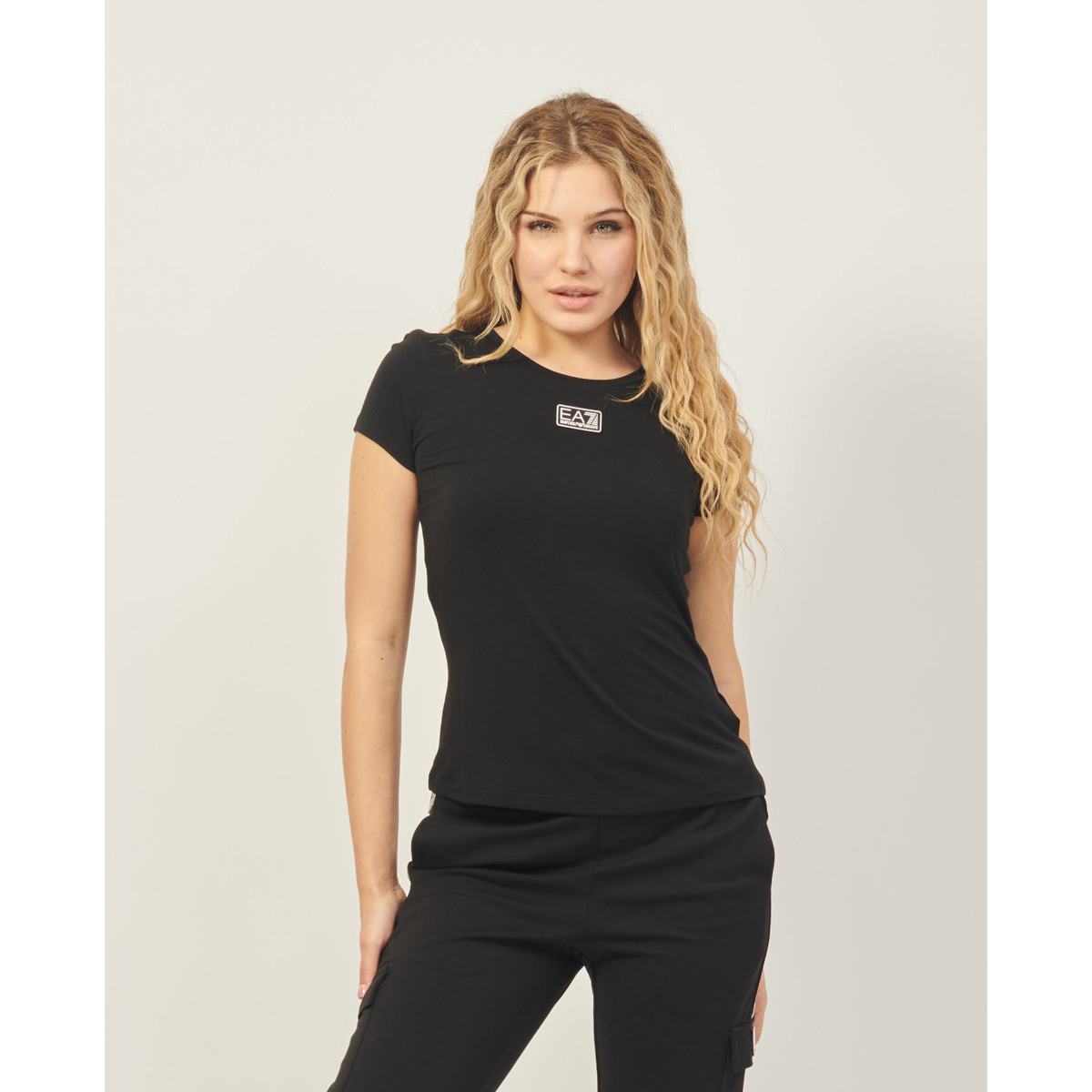Vêtements Femme T-shirts & Polos Emporio Armani EA7 T-shirt à col rond  Dynamic Athlete en tissu technique Noir