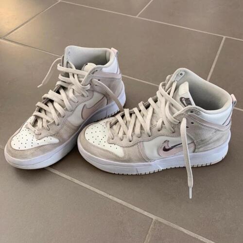 Chaussures Fille Baskets montantes Nike parts Paire de chaussures Nike parts dunk high up T40. Blanc