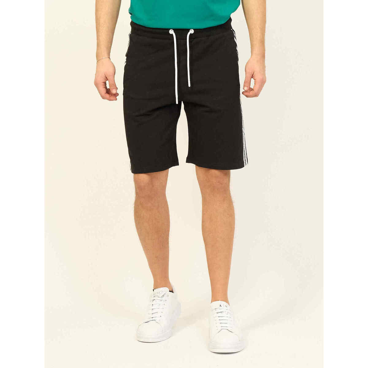 Vêtements Homme Shorts Vauthier / Bermudas Bikkembergs Bermuda homme  avec bande verticale Noir