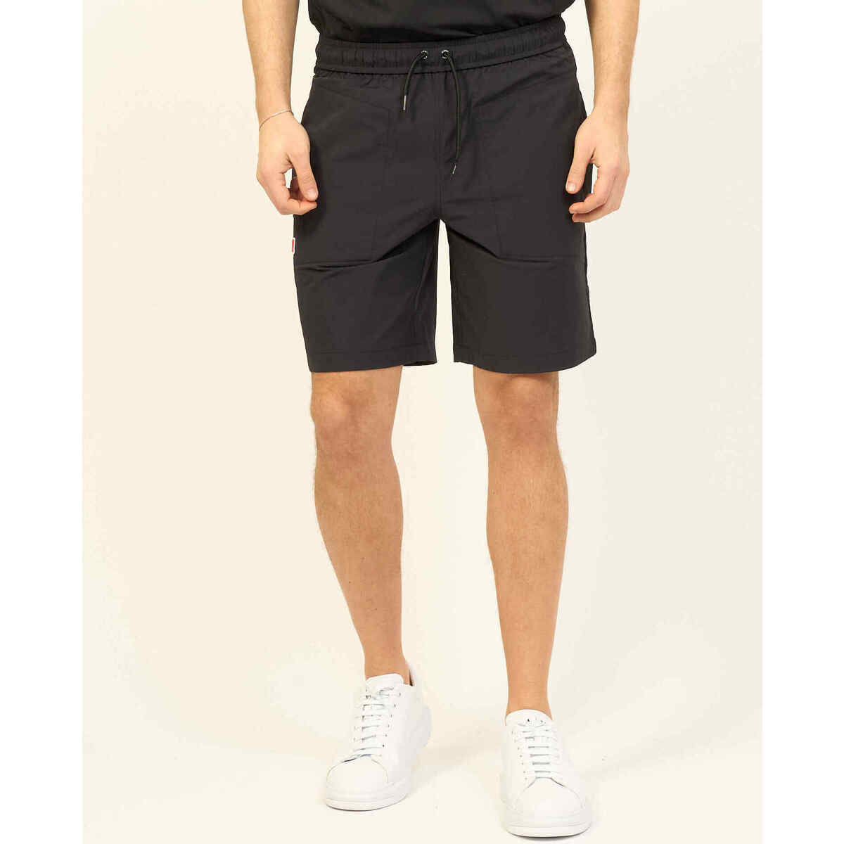 Vêtements Homme Shorts / Bermudas K-Way Bermuda Nesty de  en noir avec patch logo Noir