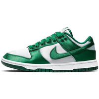 Chaussures vapormax Baskets mode Nike braids DUNK LOW SATIN GREEN Vert