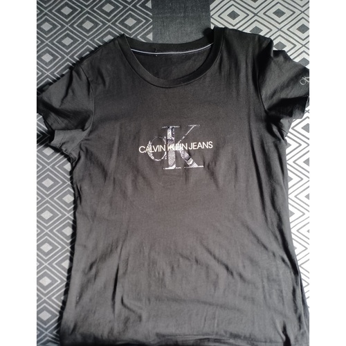 Vêtements Femme T-shirts manches courtes Trainers POLO RALPH LAUREN Ps 200 809860999002 N N B Fns Tee-shirt Calvin Klein Noir