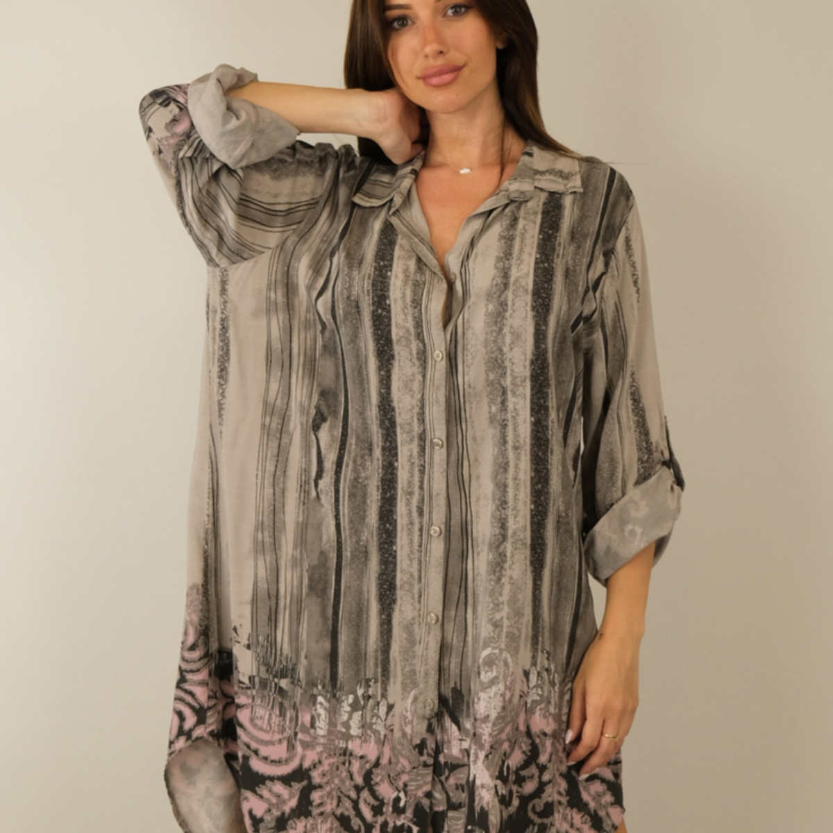 Vêtements Femme Chemises / Chemisiers Capucine Robe chemise oversize boutonnée taupe neuve étiquette Marron