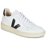 Veja Recife Logo women's Shoes Trainers in Gold